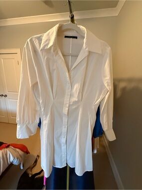 DÈLUC White Button-Up Shirt- Style Dress